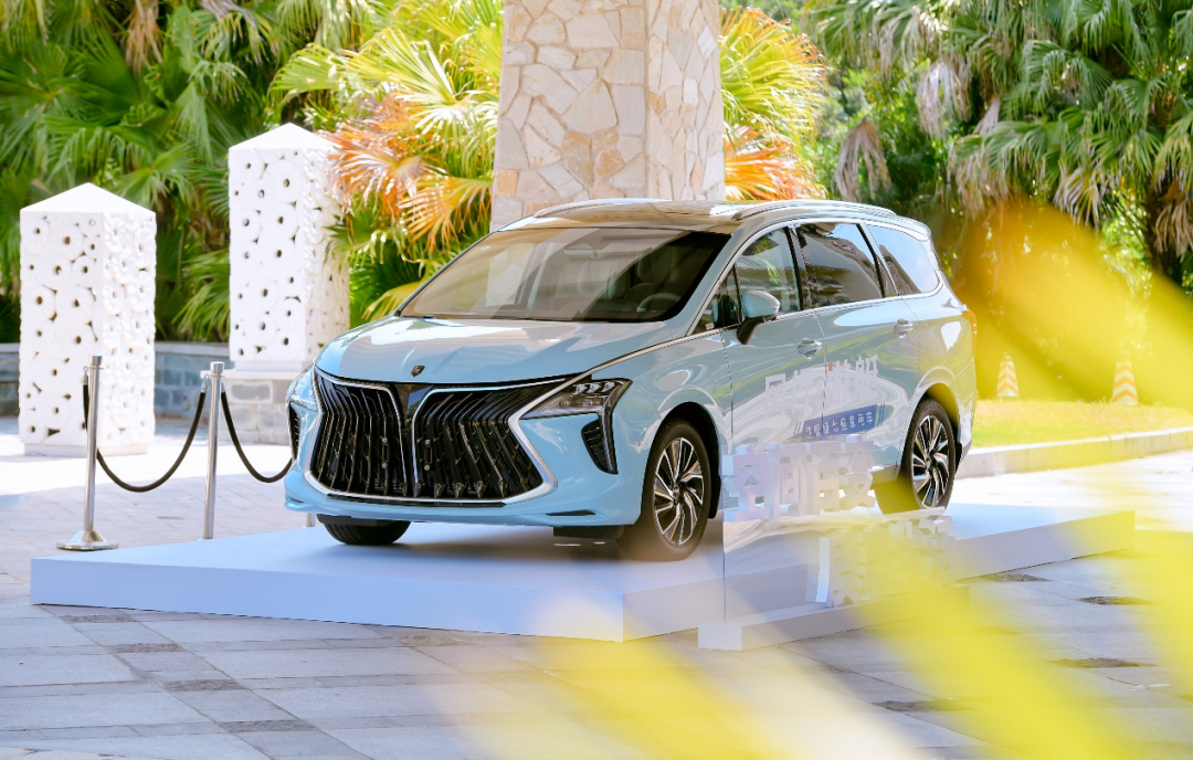 {線上娛樂}(东风风行游艇7座价格及配置)