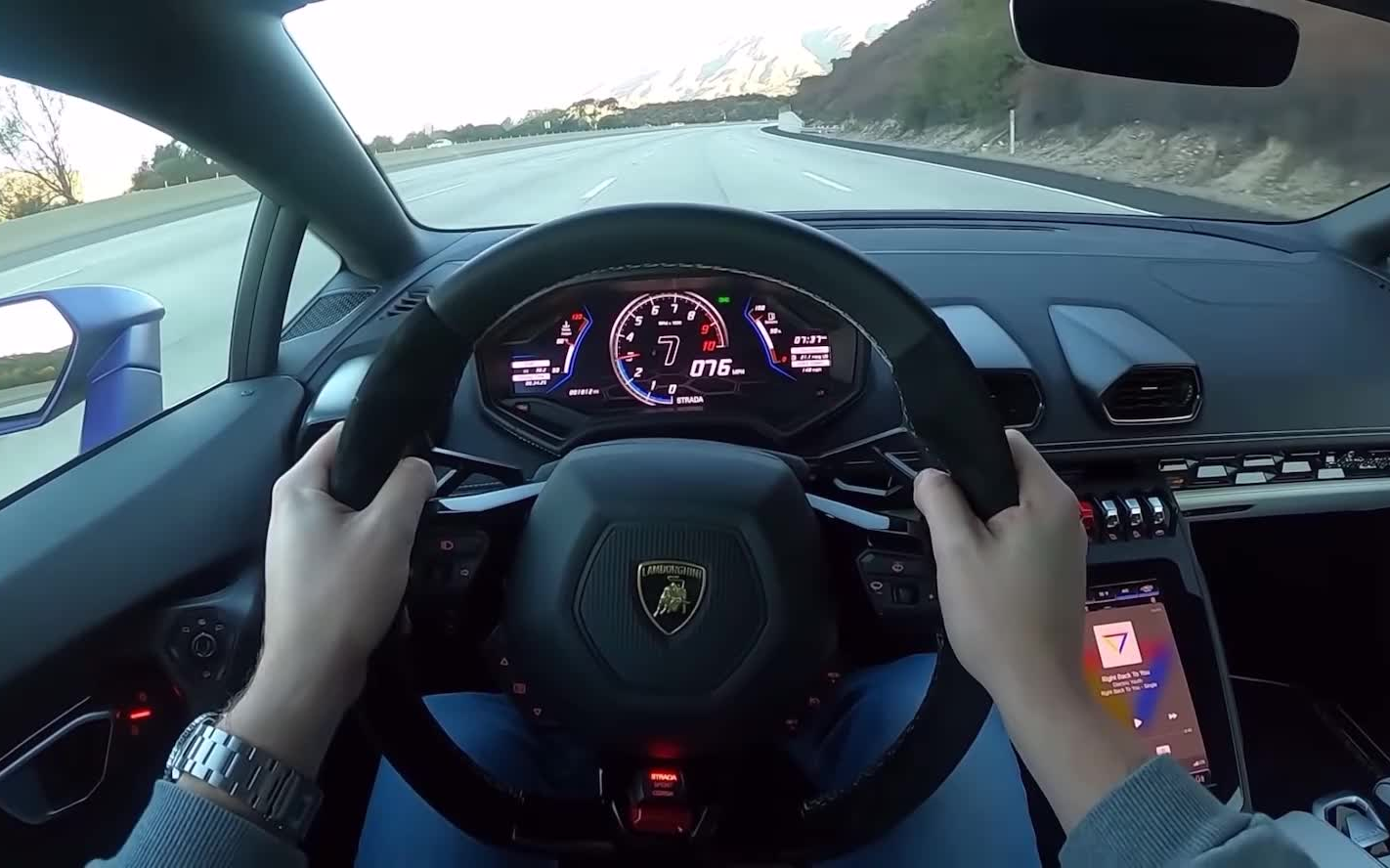 {娛樂城}(兰博基尼车图片开车第一视角图)