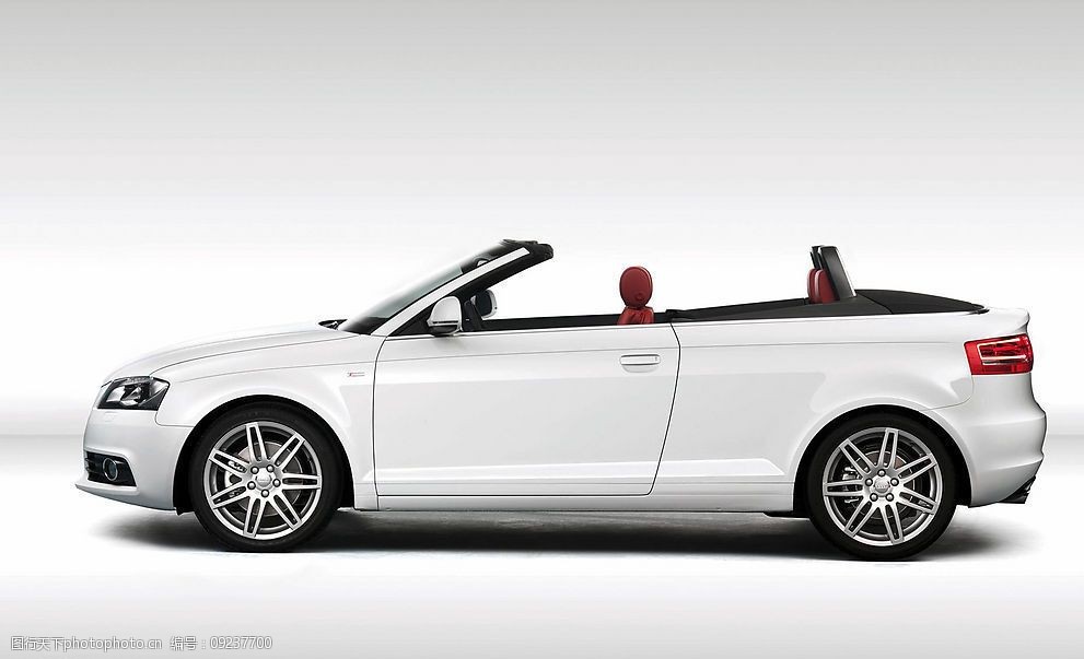 {線上娛樂}(奥迪跑车敞篷价格表及图片)